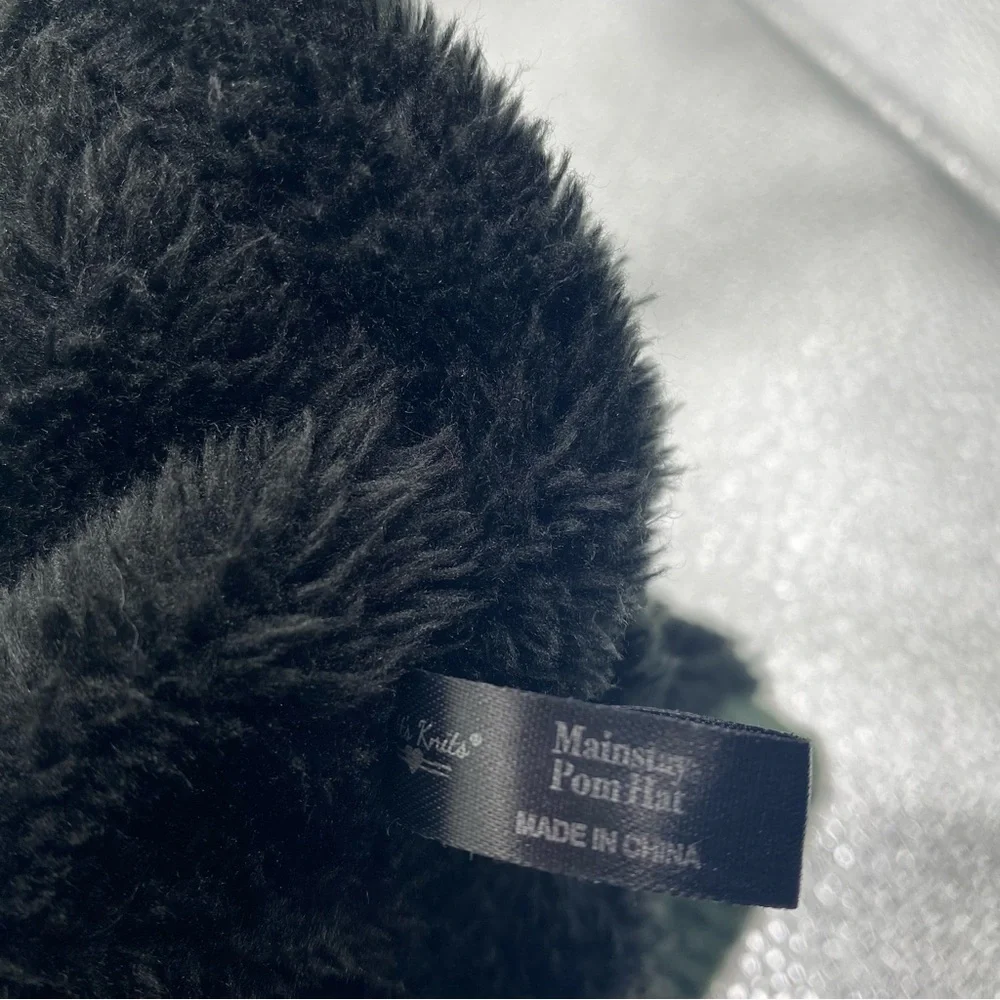 Mainstay Women’s Unique Weave Fuzzy Plush Pom Knit‎ Hat Green